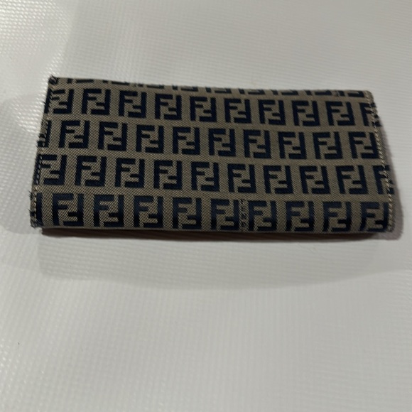 Fendi authentic with code - Picture 2 of 9